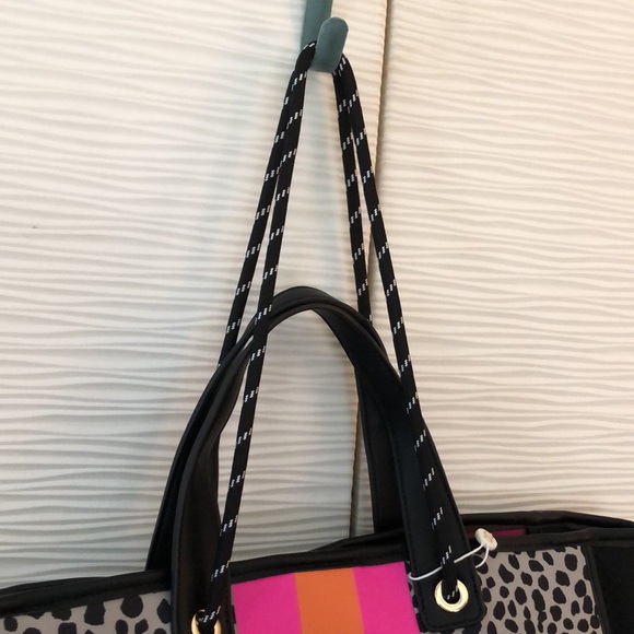NWT Shiraleah Chicago neoprene black animal print tote w/ pink/orange stripes. - Picture 3 of 10
